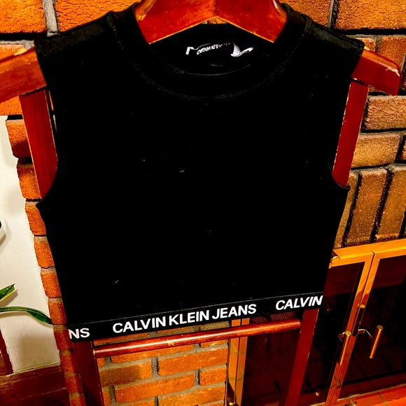 Calvin Klein cropped top size M - Picture 2 of 4